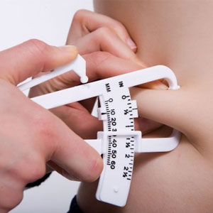 Medición de grasa localizada tras tratamiento de medicina estética corporal con HIFU
